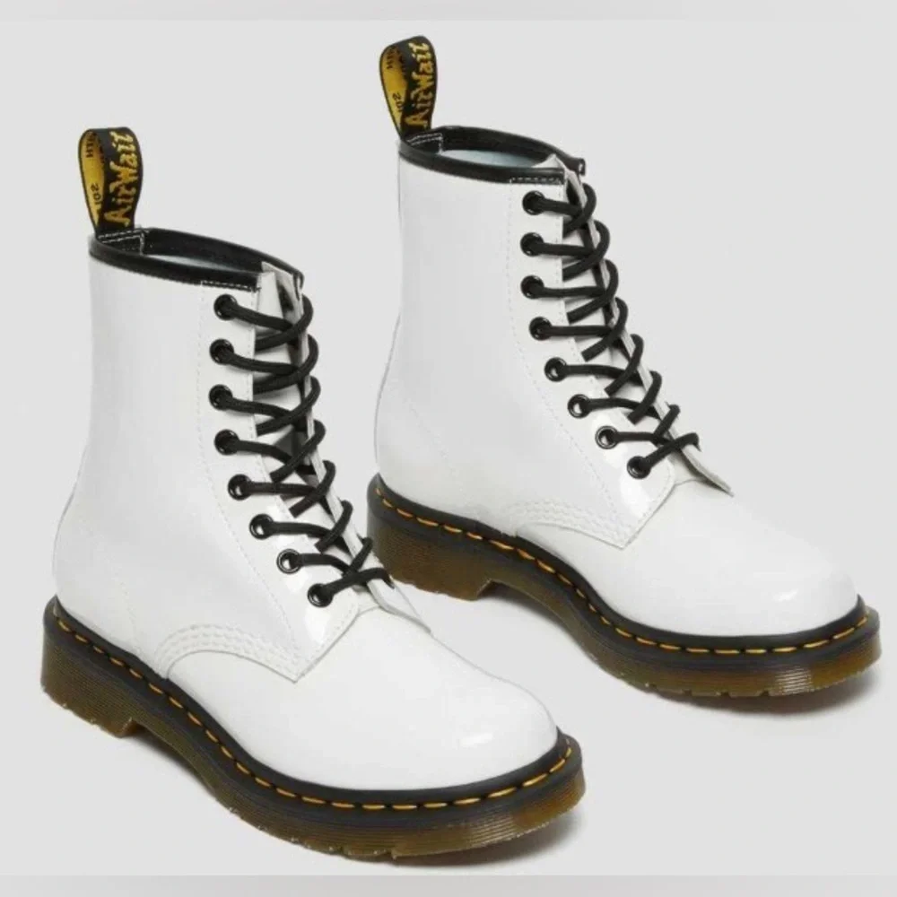 NWOT Dr. MARTENS WHITE JADON BOOT SMOOTH LEATHER PLATFORM GENDER NEUTRAL M6 W7